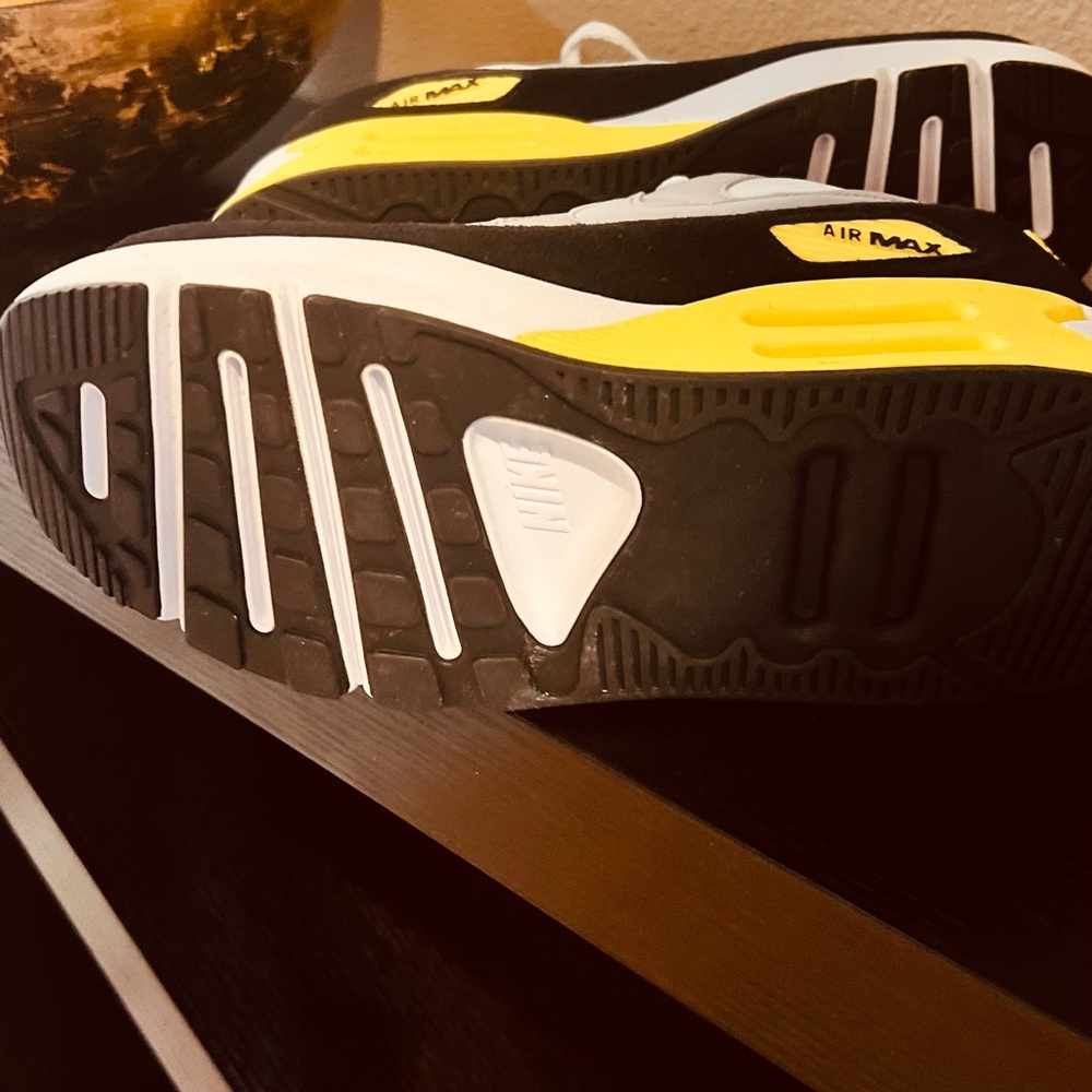 Nike Air Max 90 LV8 Sneakers. No tags but never worn . - Picture 4 of 6